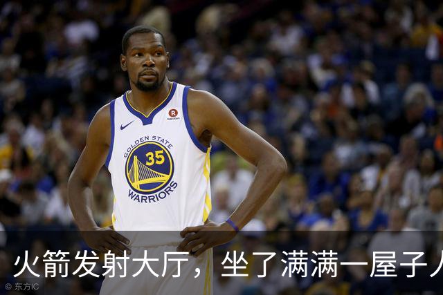 火箭发射大厅，坐了满满一屋子人，他们都在干嘛？